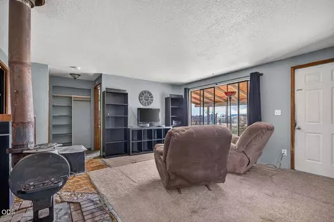 Living - 1745 E Gregory, Central Point, OR 97502 photo 1 of 2