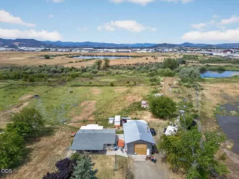 View/Area - 1745 E Gregory, Central Point, OR 97502 photo 7 of 7
