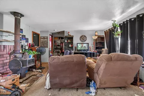 Living - 1745 E Gregory, Central Point, OR 97502 photo 1 of 1