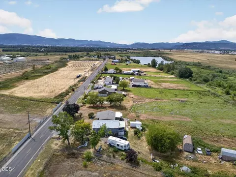 View/Area - 1745 E Gregory, Central Point, OR 97502 photo 4 of 7