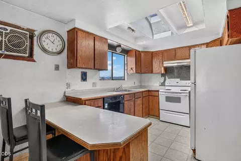 Kitchen - 1745 E Gregory, Central Point, OR 97502 photo 1 of 3