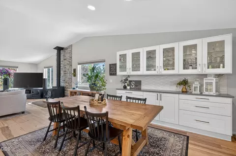 Dining - 65245 76th St, Bend, OR 97703 photo 2 of 5