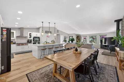 Dining - 65245 76th St, Bend, OR 97703 photo 3 of 5