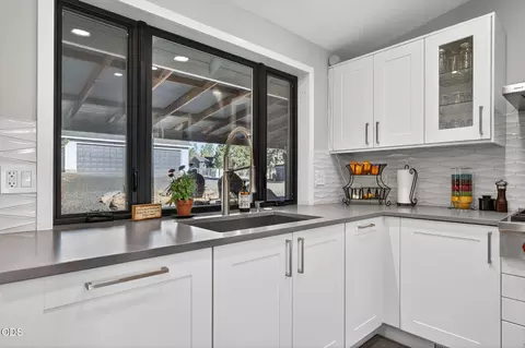 Kitchen - 65245 76th St, Bend, OR 97703 photo 4 of 7