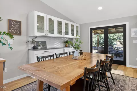 Dining - 65245 76th St, Bend, OR 97703 photo 4 of 5