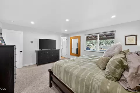 Bedroom - 65245 76th St, Bend, OR 97703 photo 5 of 5