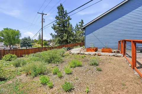 Exterior - 3279 NE Jonahs Ct, Bend, OR 97701 photo 4 of 7