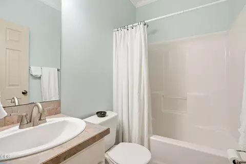 Bath - 3279 NE Jonahs Ct, Bend, OR 97701 photo 2 of 2