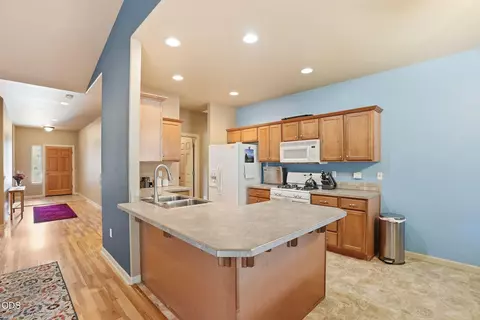 Kitchen - 3279 NE Jonahs Ct, Bend, OR 97701 photo 1 of 3