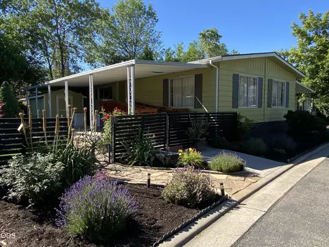 4624 S Pacific Hwy UNIT 34, Phoenix, OR 97535