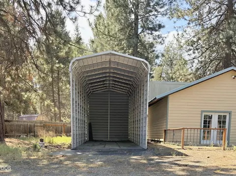 15965 Falcon Ln, La Pine, OR 97739 photo 2