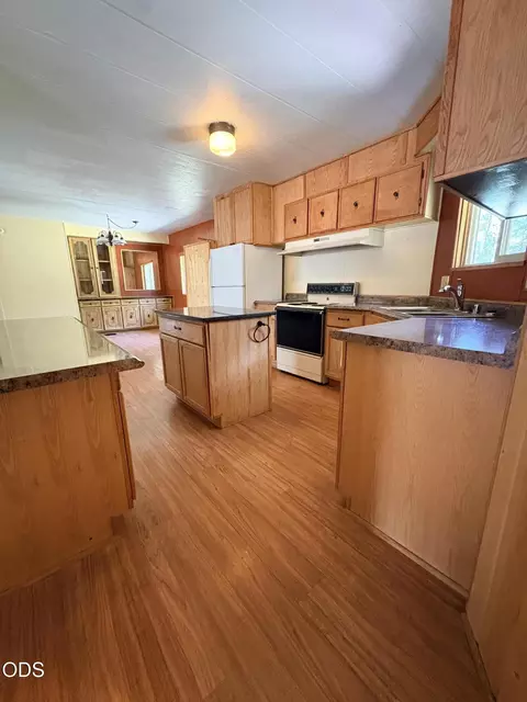 15965 Falcon Ln, La Pine, OR 97739 photo 10