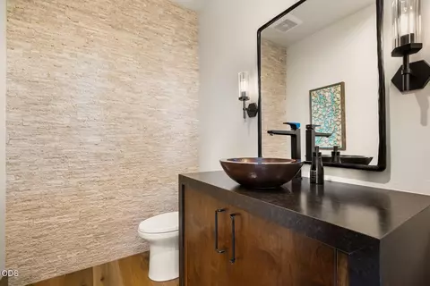 Bath - 61317 Bonneville Loop, Bend, OR 97702 photo 5 of 5