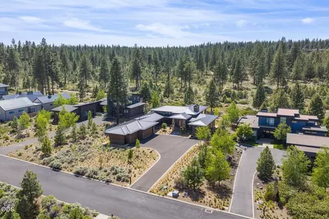View/Area - 61317 Bonneville Loop, Bend, OR 97702 photo 2 of 9