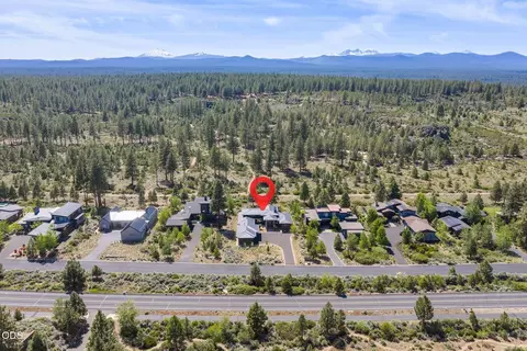 View/Area - 61317 Bonneville Loop, Bend, OR 97702 photo 4 of 9