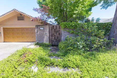 1325 NW Lawnridge Ave, Grants Pass, OR 97526