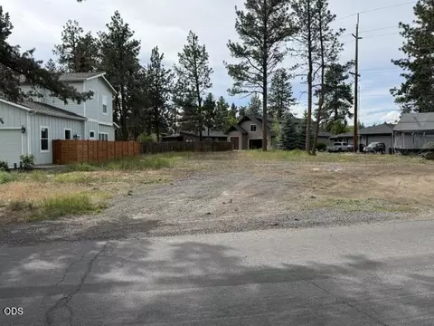 61675 Woodriver Dr, Bend, OR 97702