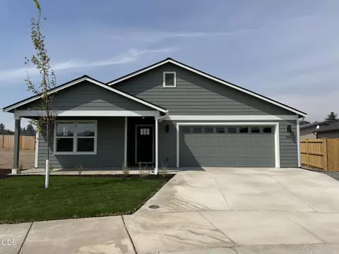 680 NE Rickenbacker Rd #141, Madras, OR 97741