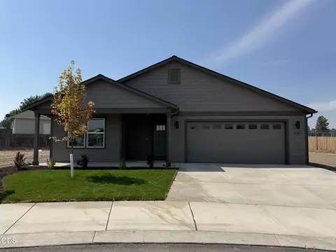 676 NE Rickenbacker Rd #142, Madras, OR 97741