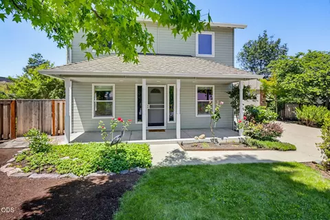 772 St Andrews Cir, Ashland, OR 97520