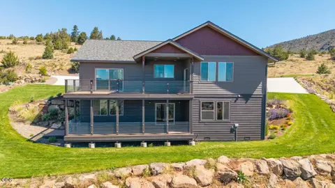 7306 Hanks Marsh Vis, Klamath Falls, OR 97601