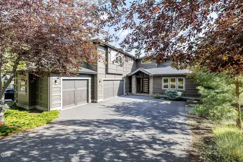 3454 NW Bryce Canyon Ln, Bend, OR 97703
