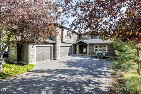 3454 NW Bryce Canyon Ln, Bend, OR 97703
