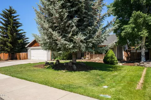 841 NW Negus Pl, Redmond, OR 97756