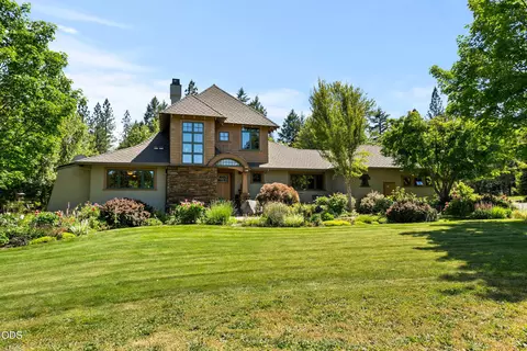 693 Horizon Hills Rd, Williams, OR 97544
