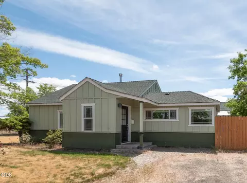 108 NW Dogwood Ave, Redmond, OR 97756
