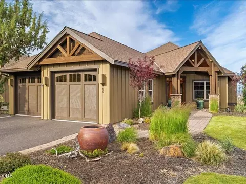 360 Vista Rim Dr, Redmond, OR 97756