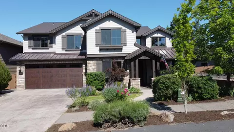 61152 SE Sydney Harbor Dr, Bend, OR 97702