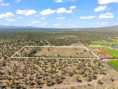 19450 Dusty Loop, Bend, OR 97703 photo 3