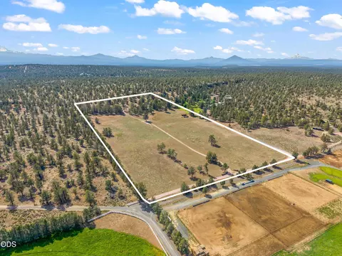 19450 Dusty Loop, Bend, OR 97703 photo 2