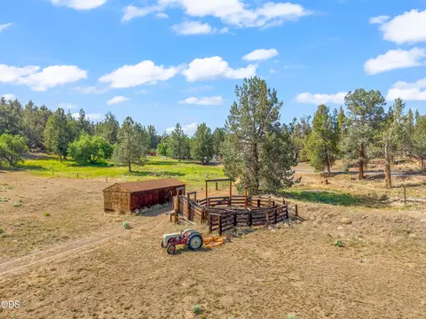 19450 Dusty Loop, Bend, OR 97703 photo 6