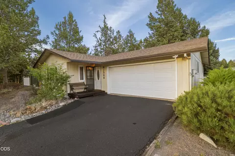 61568 Newberry Dr, Bend, OR 97702