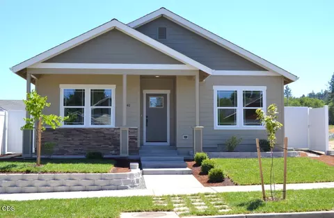 1540 W Harbeck Rd, Grants Pass, OR 97527