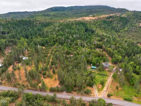 View/Area - 5003 Rogue Riv, Eagle Point, OR 97524 photo 2 of 2