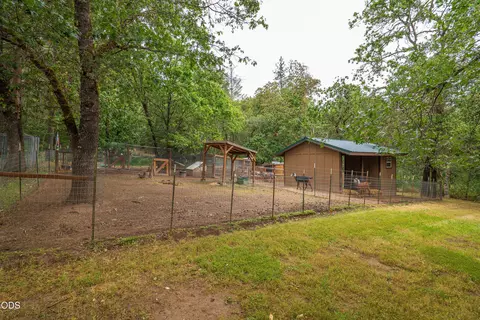 Exterior - 5003 Rogue Riv, Eagle Point, OR 97524 photo 15 of 18