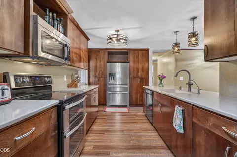 Kitchen - 5003 Rogue Riv, Eagle Point, OR 97524 photo 1 of 6