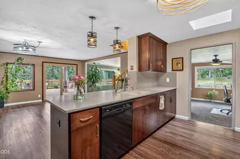 Kitchen - 5003 Rogue Riv, Eagle Point, OR 97524 photo 4 of 6