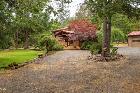 Exterior - 5003 Rogue Riv, Eagle Point, OR 97524 photo 10 of 18