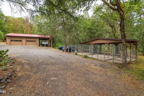 Exterior - 5003 Rogue Riv, Eagle Point, OR 97524 photo 14 of 18
