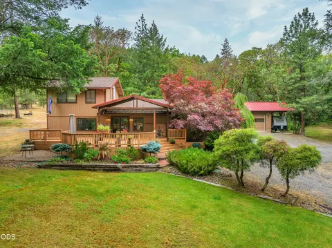 5003 Rogue Riv, Eagle Point, OR 97524