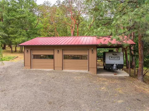 Exterior - 5003 Rogue Riv, Eagle Point, OR 97524 photo 8 of 18