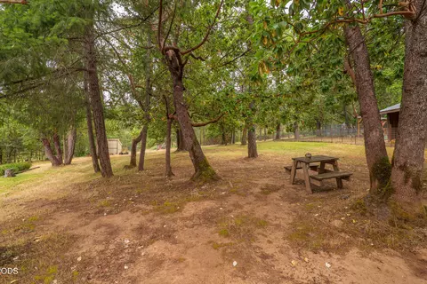 Exterior - 5003 Rogue Riv, Eagle Point, OR 97524 photo 17 of 18