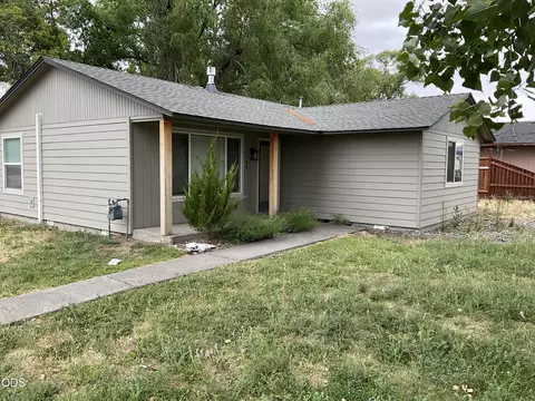 264 SE D St, Madras, OR 97741