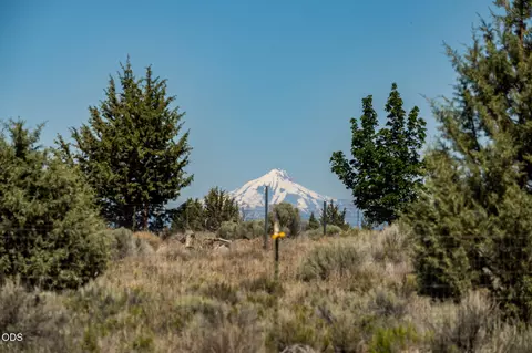 65225 94th St, Bend, OR 97703 photo 2