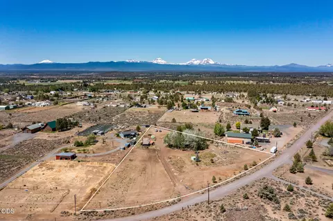 65225 94th St, Bend, OR 97703