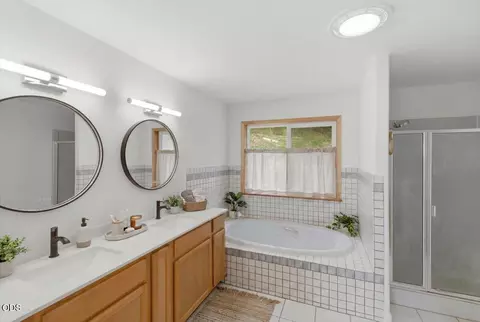 Bath - 38289 S Ruby Loop, Scio, OR 97374 photo 1 of 3